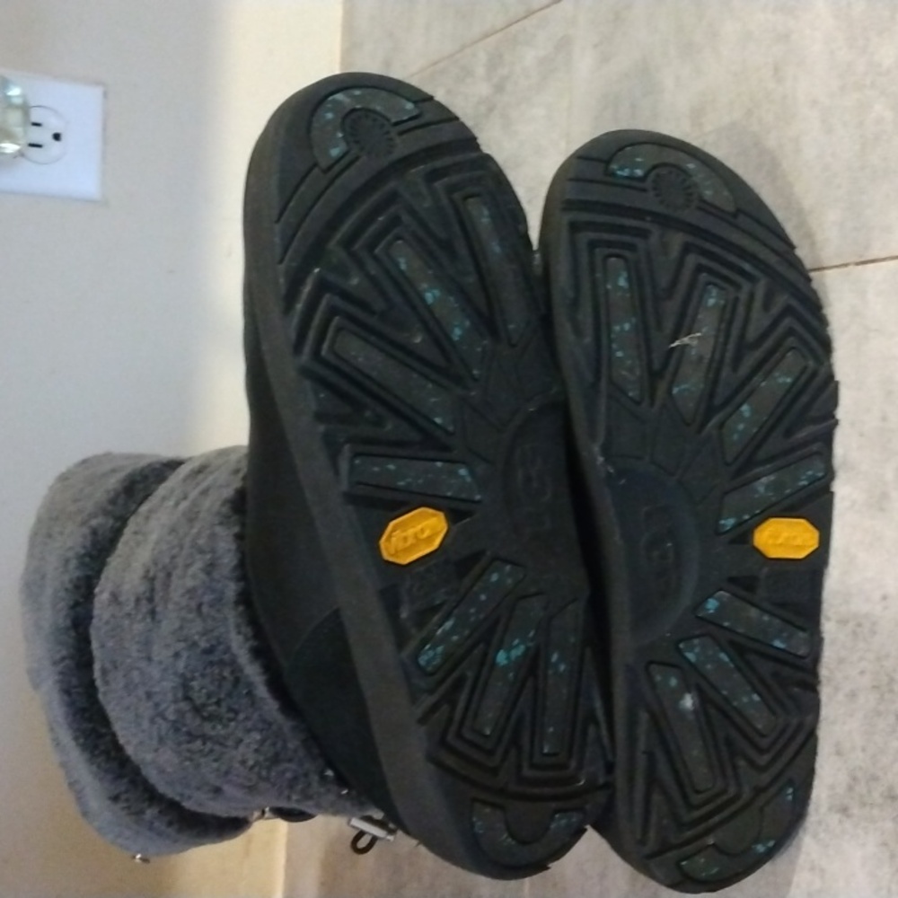 UGG BOOTS - Picture 9 of 9